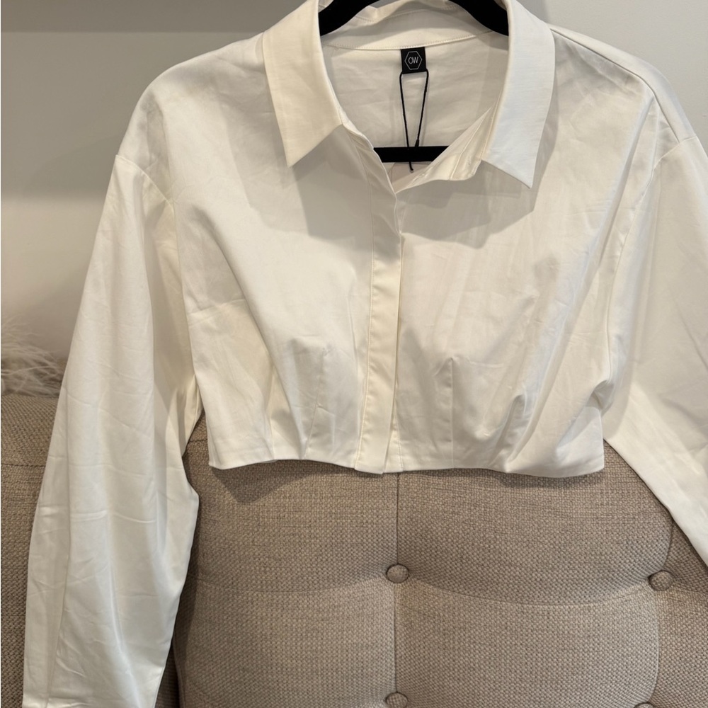 Chic White Collared Crop Top